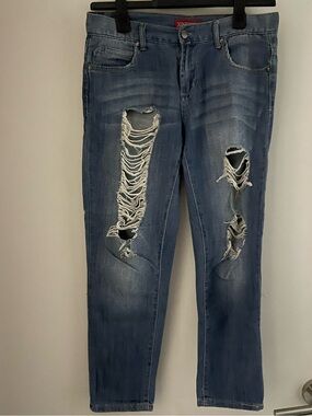 Distressed Cropped Jeans